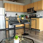 Apt Downtown Detroit With View