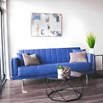 Apt Downtown Detroit With View