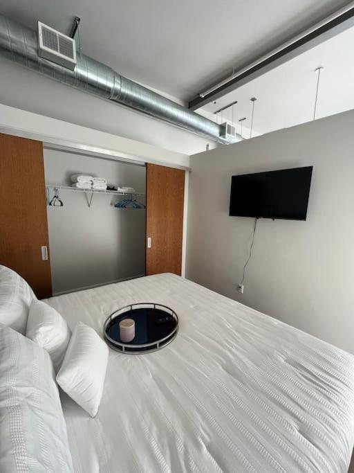 Apt Downtown With View * Detroit