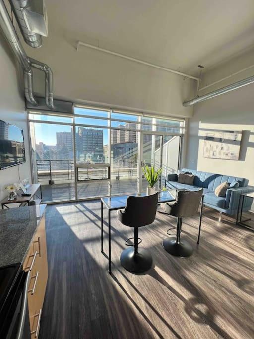 Apt Downtown With View Detroit