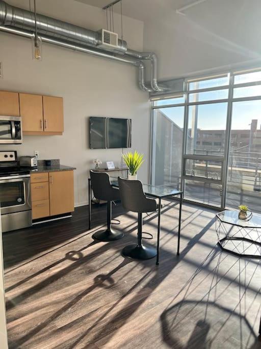 Apt Downtown With View Apartment