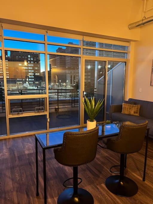 Apt Downtown With View * Detroit