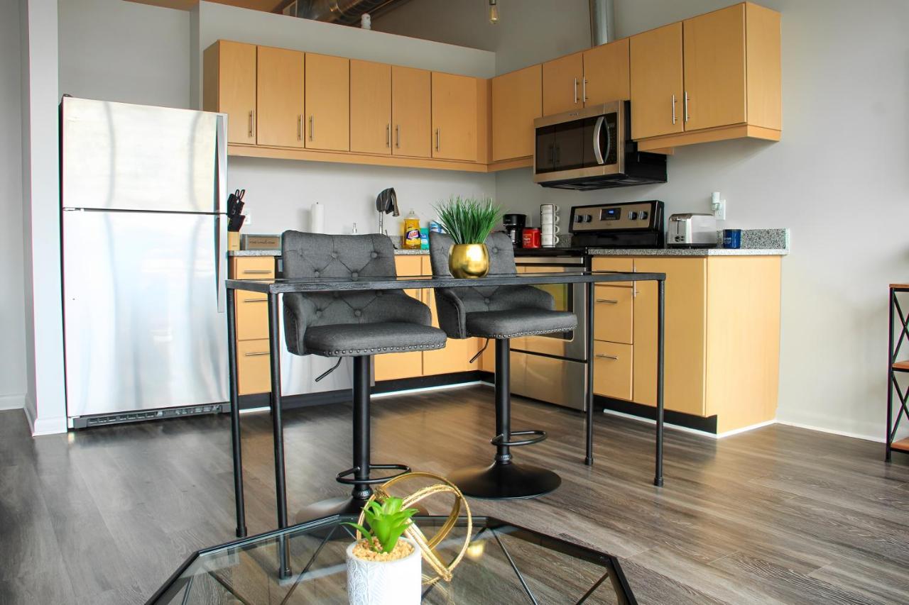 Apt Downtown With View * Detroit